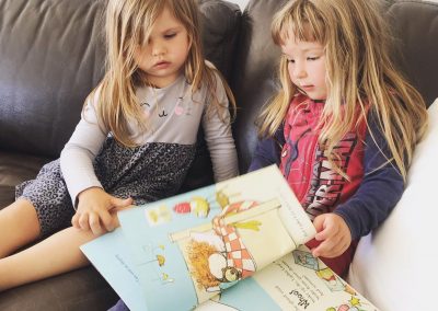 Raphi reading to Hopie
